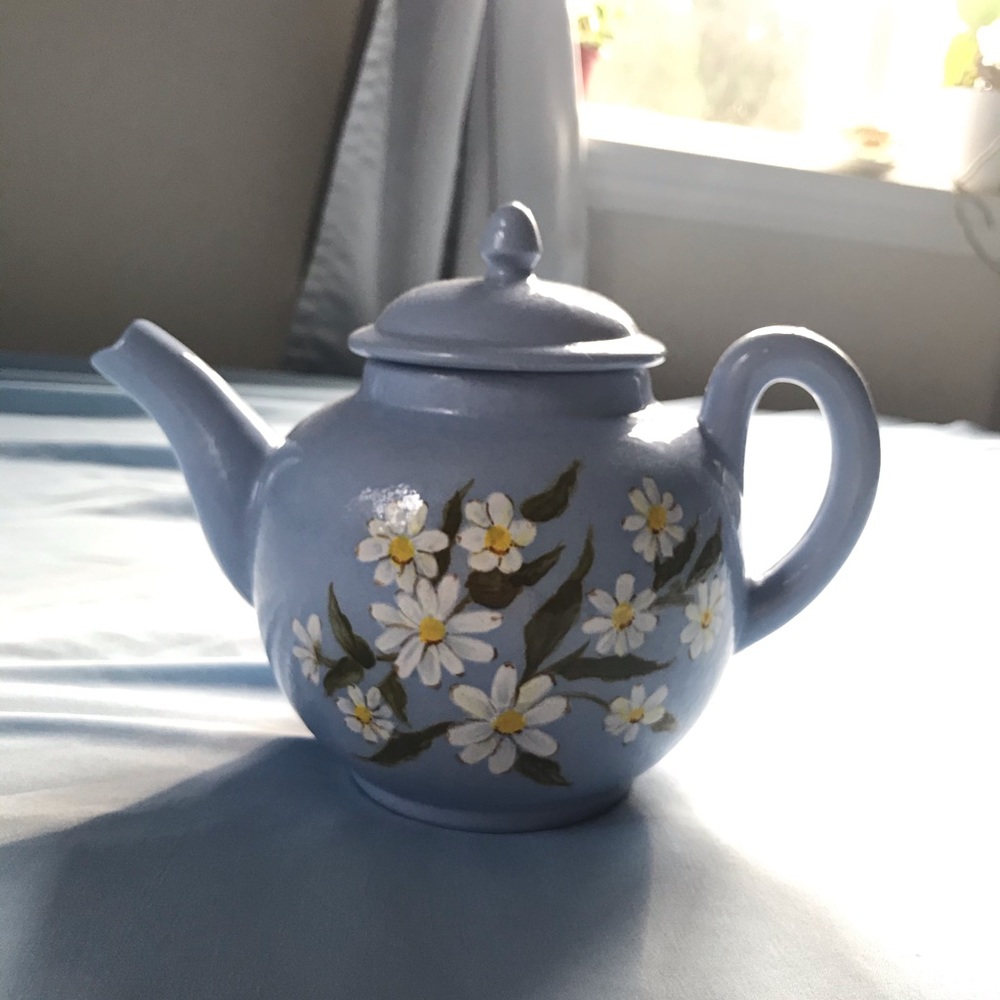 VINTAGE Light Blue Tea Pot with Daisies